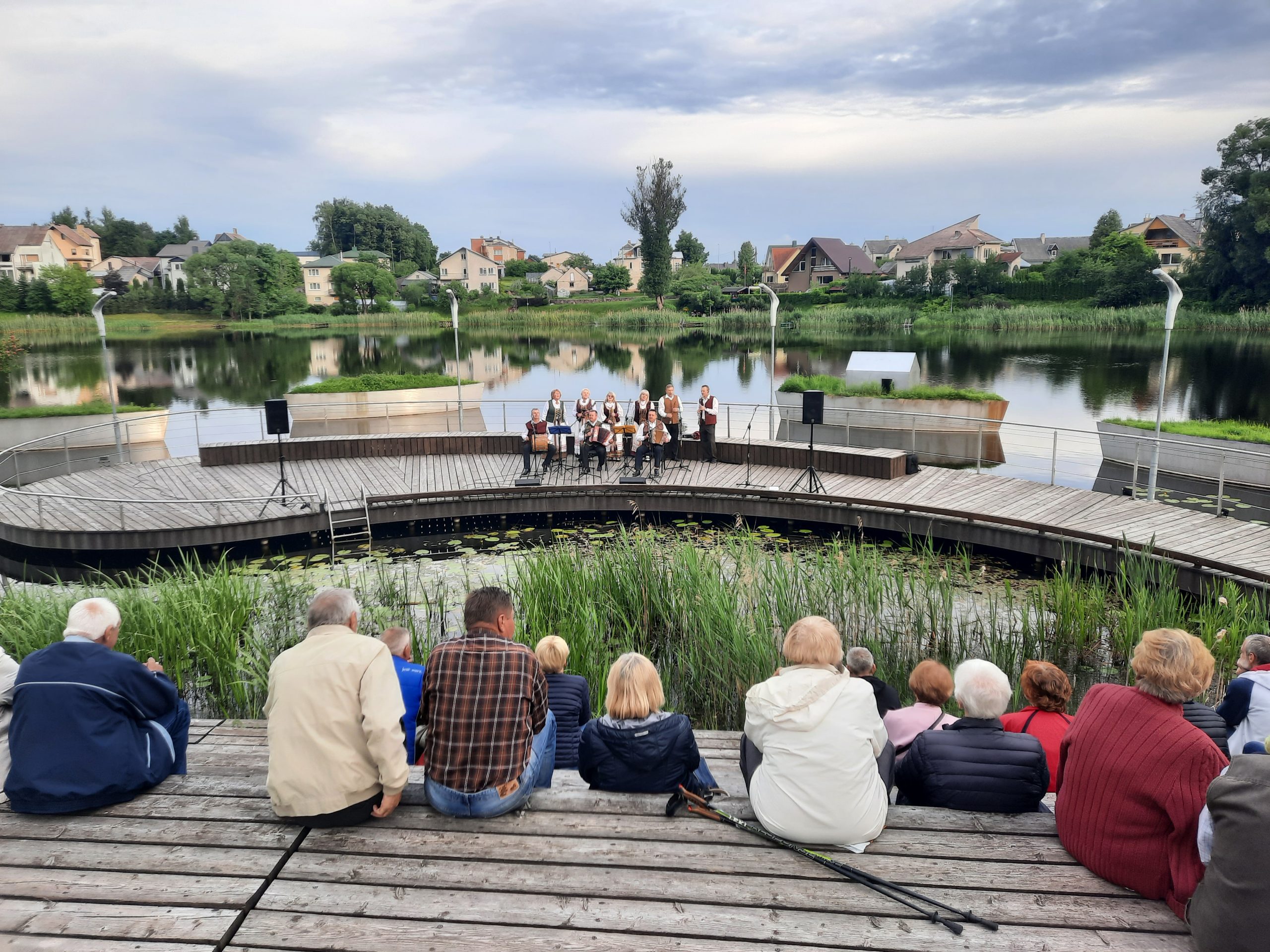 ,,Skambančiuose vakaruose“ – liaudiškos muzikos kapelos
