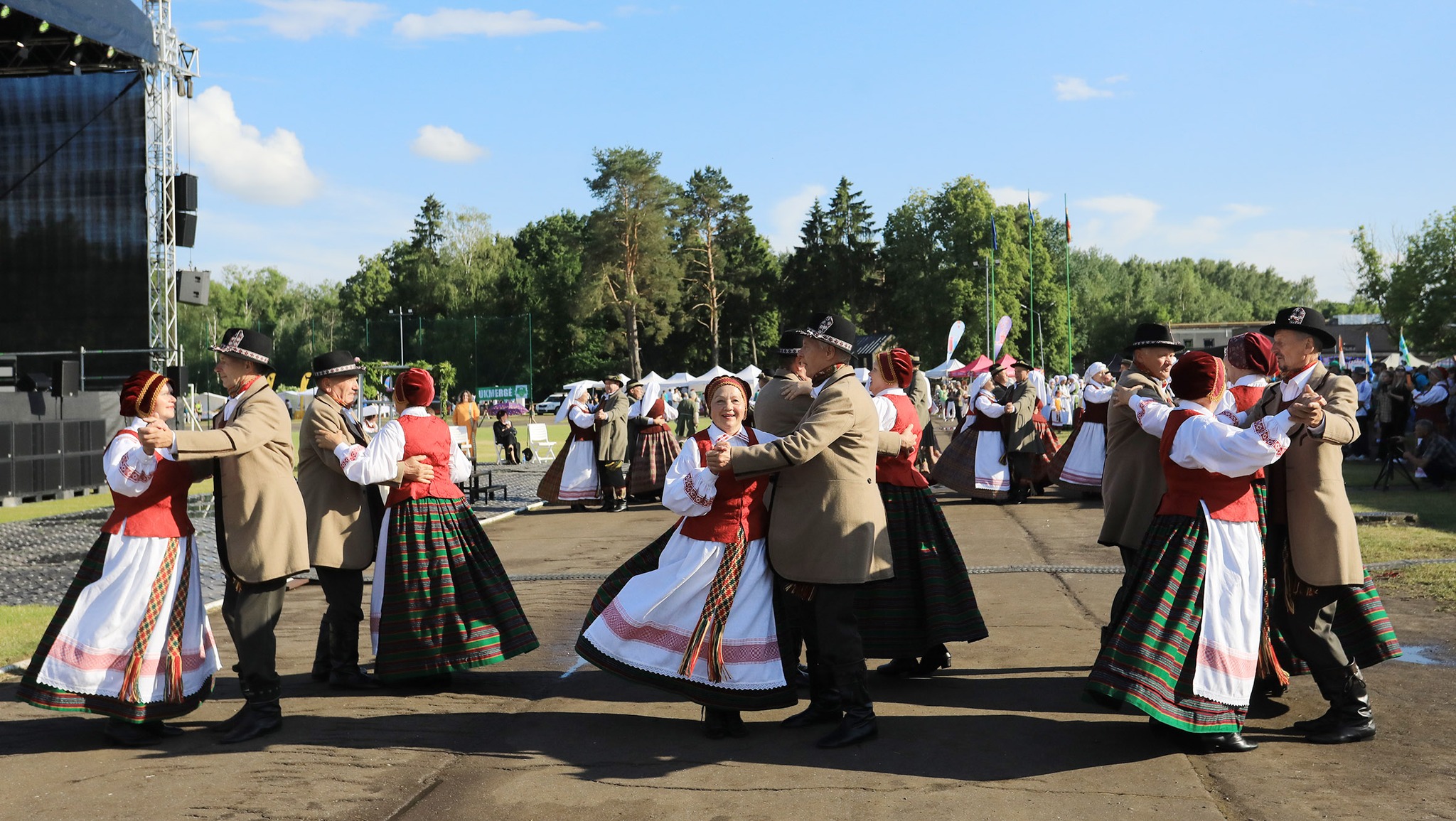 Senjorų šokių kolektyvas ALANTA dalyvavo Ukmergės miesto šventėje