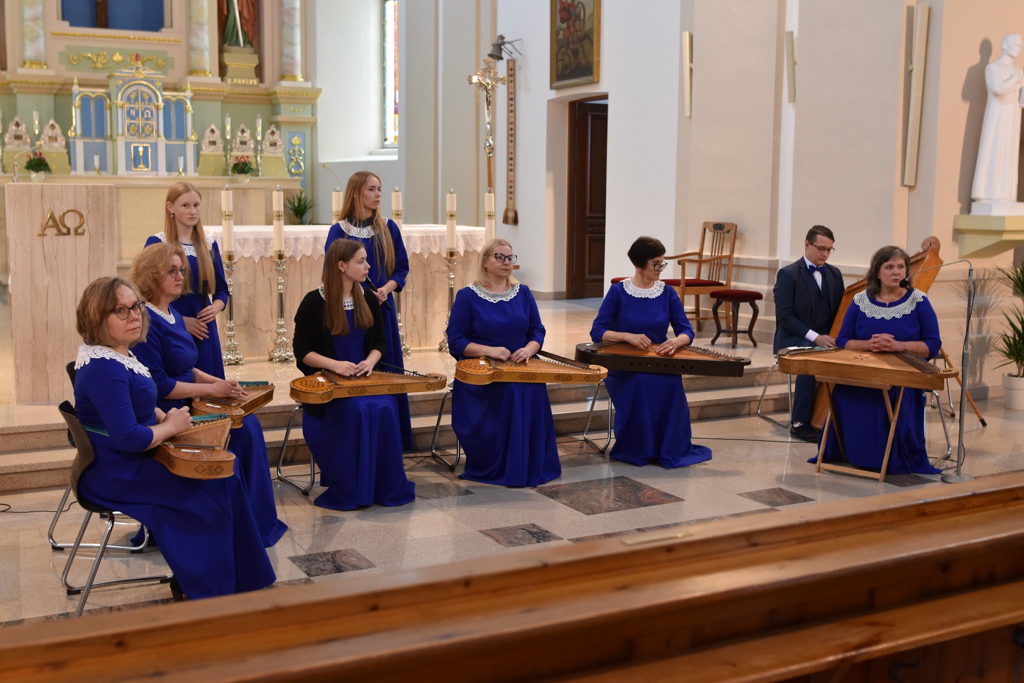Molėtų bažnyčioje skambėjo kanklių muzika